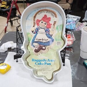 VINTAGE 1981 WILTON RAGGEDY ANN JUMPING ROPE CAKE PAN (#502-3797).